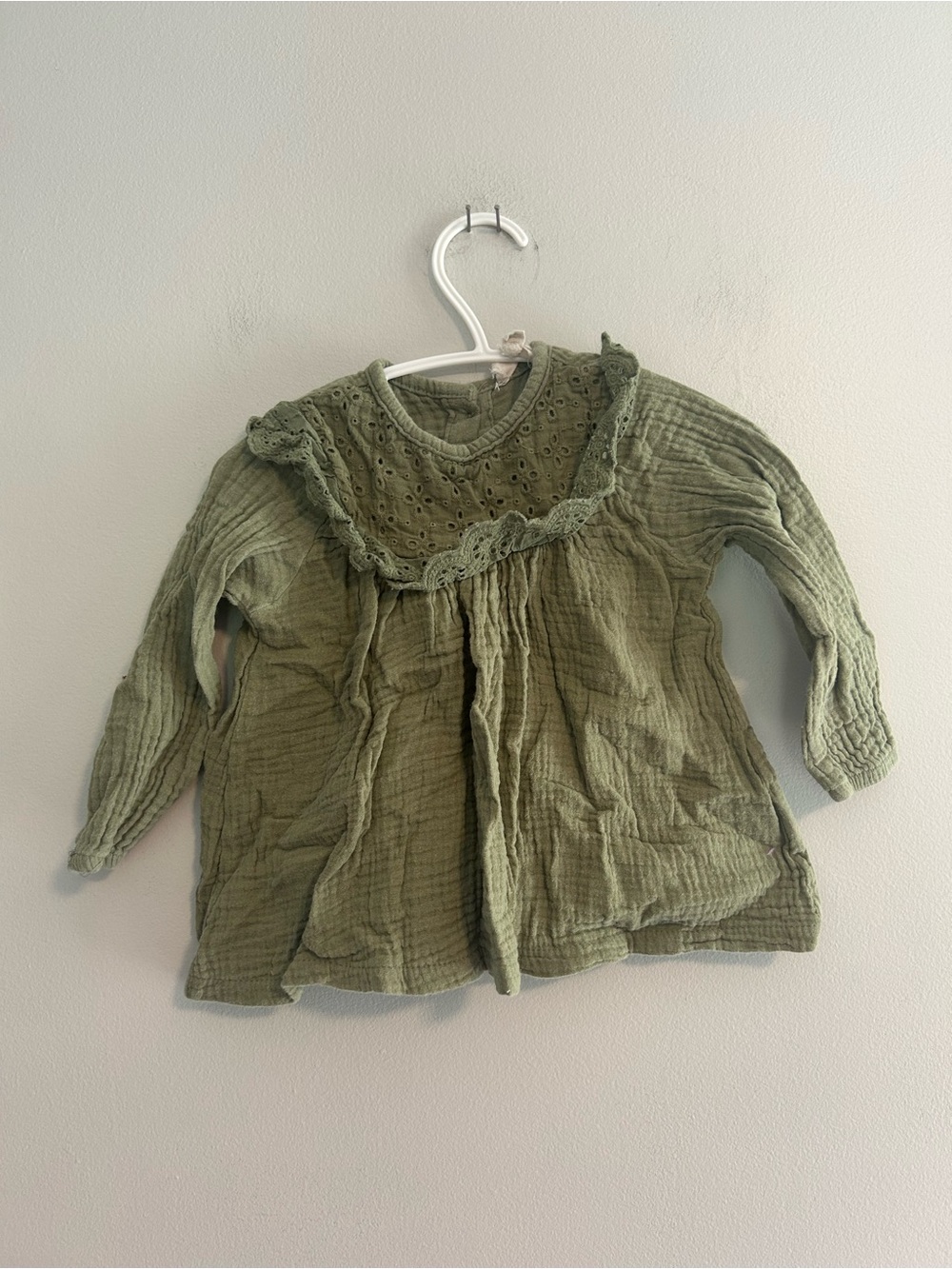 Jessica Simpson 12m Green Long-Sleeve Eyelet neckline blouse top
